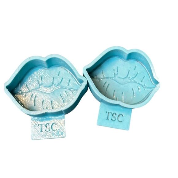 Lips Silicone Mold for Car Freshie Vent Clips | Aroma Beads & Resin Craft - Picture 1 of 4